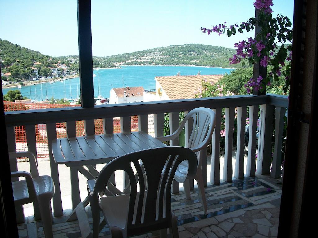 Apartments Luka Tisno Extérieur photo
