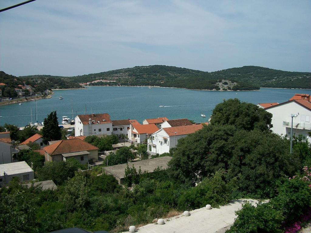 Apartments Luka Tisno Extérieur photo